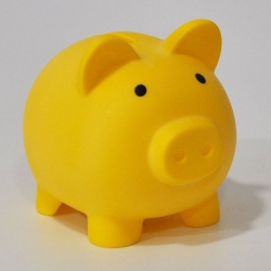 Κουμπαράς πλαστικός Γουρουνάκι κίτρινο 11x14x12.5εκ Δωρόσημο 15243